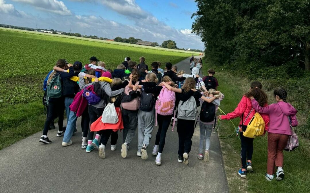 Erfolgreicher Spendenlauf unserer Schule zugunsten der Projektwoche „Lass Auschwitz nicht noch einmal sein“ (Th. Adorno)