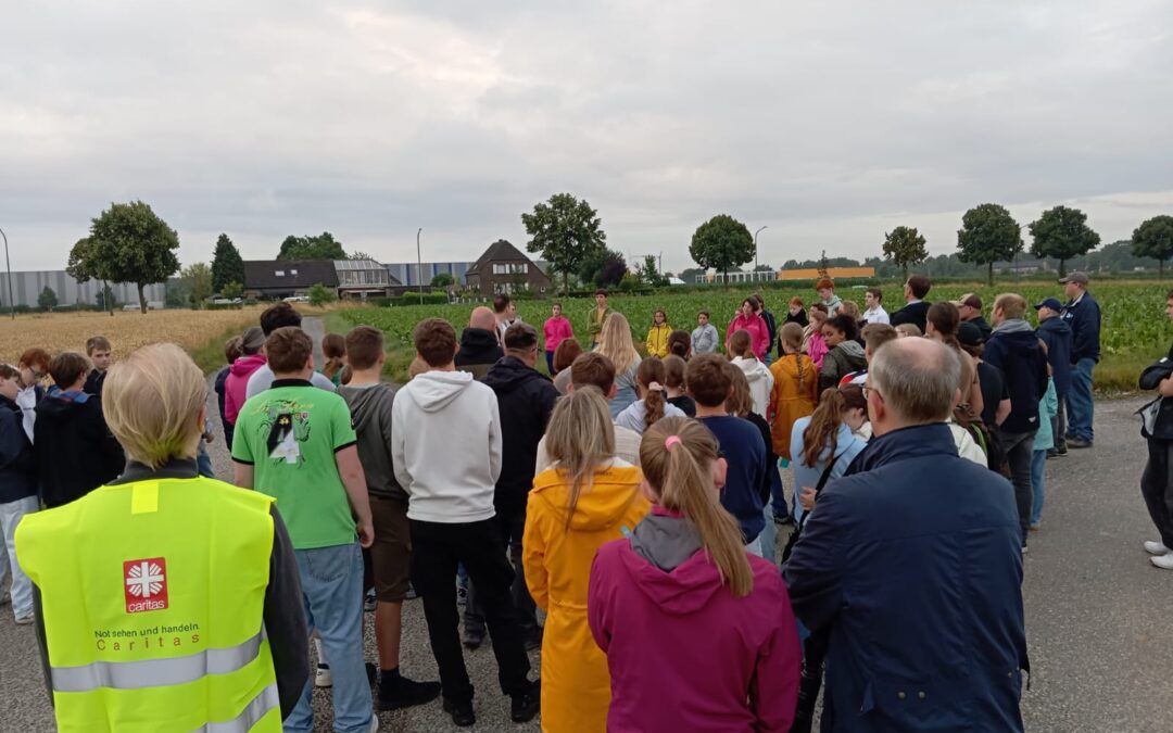 Dem Sonnenaufgang entgegen wandern