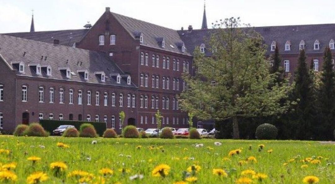 Ordensschwester Antonia besucht 7c